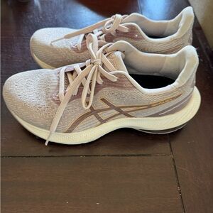 Asics Women's Running Shoes -excellent condition